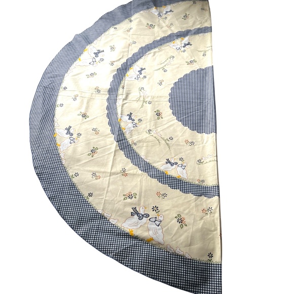 Vintage Blue Ribbon Goose Tablecloth Round 70" D. Floral White Gingham - Picture 5 of 8